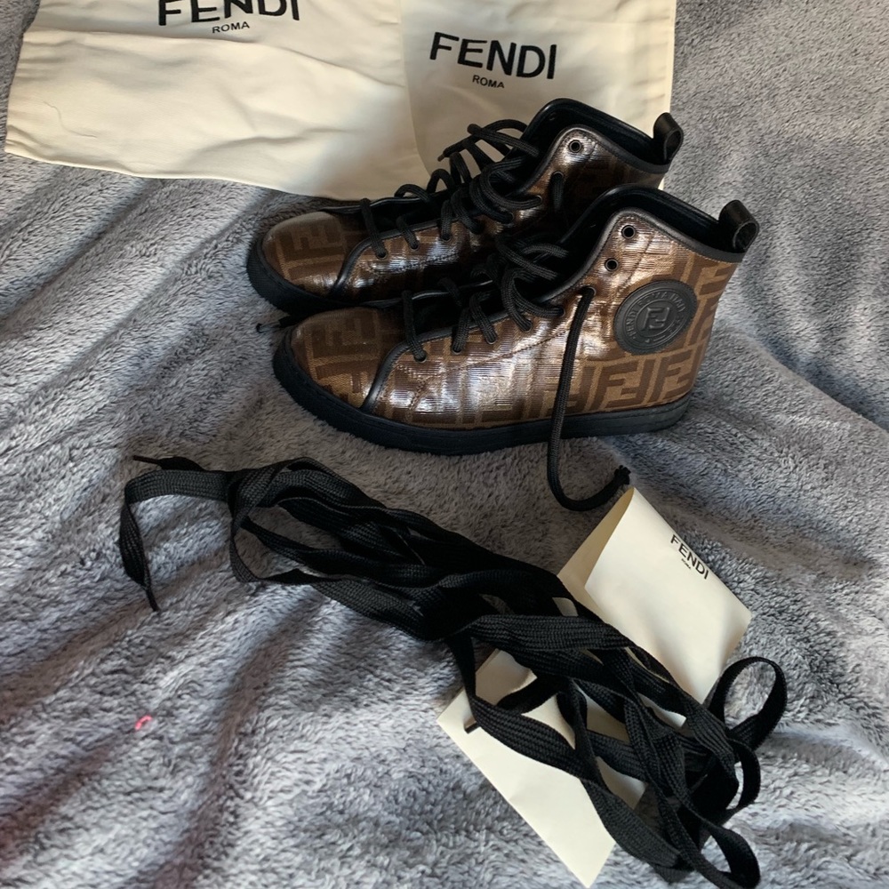 Fendi Women's Logo High-Top Sneakers size 38(8)